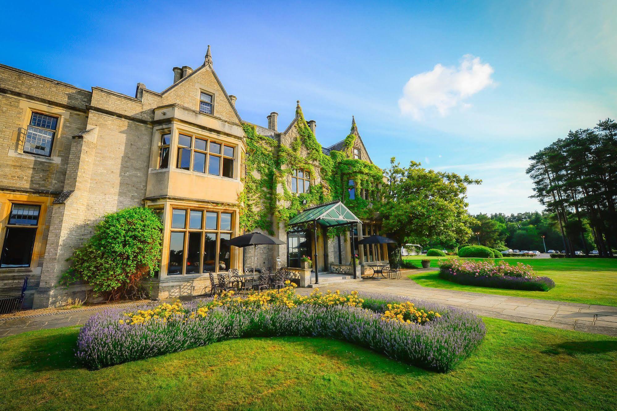 Ottershaw Foxhills Club & Resort מראה חיצוני תמונה